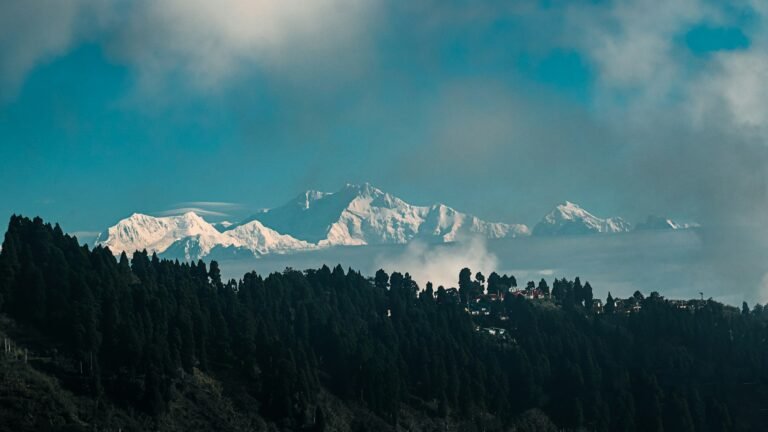 Best Time to Visit Pelling: Month-by-Month Weather & View Guide